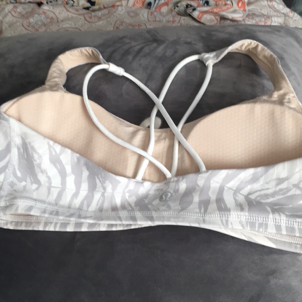 Lululemon free to be sports bra